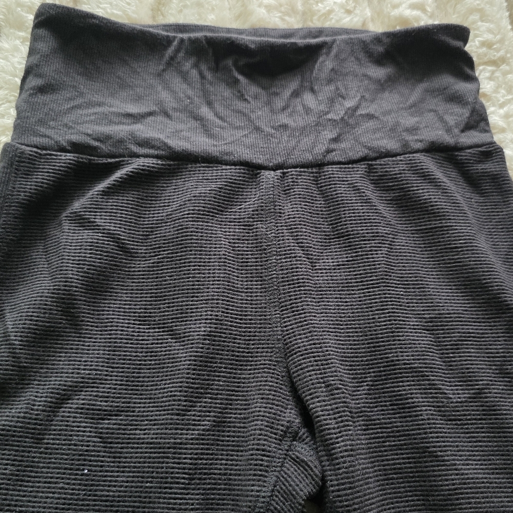 Victoria's Secret Black Textured Leggings - Picture 2 of 5